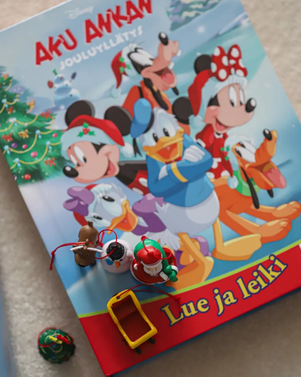 Disney. Aku Ankan jouluyllätys. Lue ja leiki