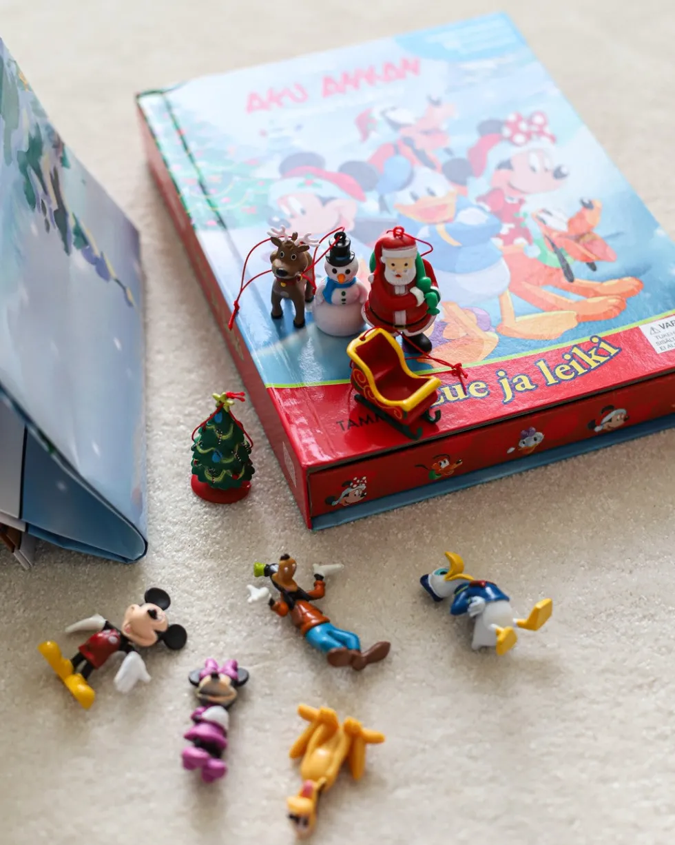 Disney. Aku Ankan jouluyllätys. Lue ja leiki