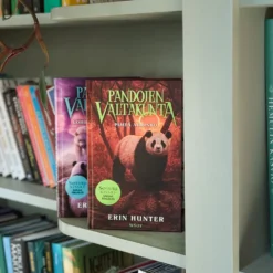Pandojen valtakunta: Pimeä aurinko